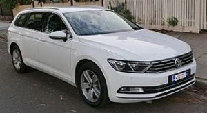2015_Volkswagen_Passat_3G_MY16_132TSI_station_wagon_2015-11-11_01-1.jpg